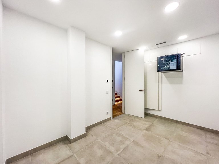 Villa for Sale in The Golden Mile, Malaga 40