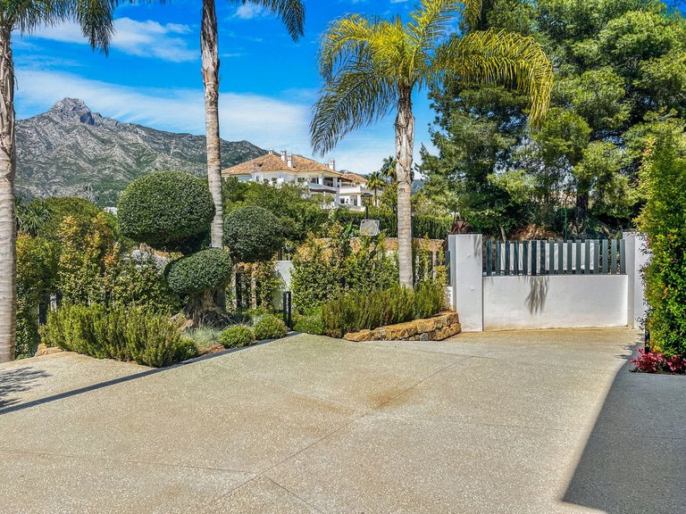 Villa for Sale in The Golden Mile, Malaga 45