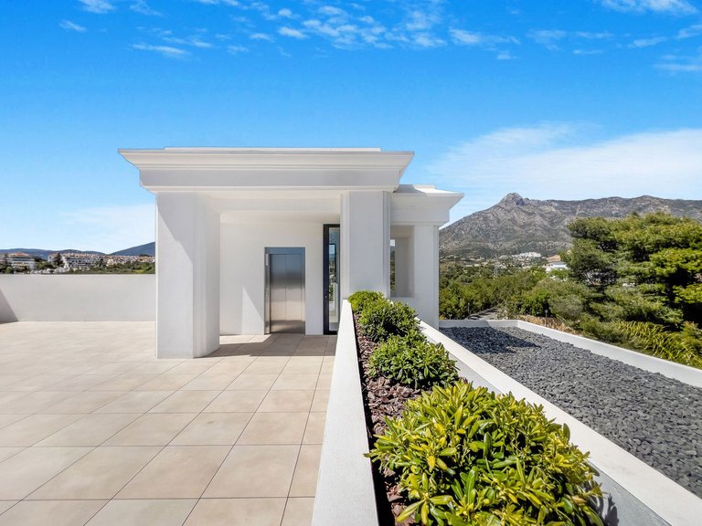 Villa for Sale in The Golden Mile, Malaga 47