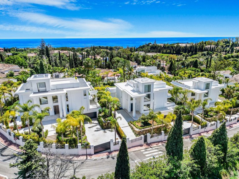 Villa for Sale in The Golden Mile, Malaga 5