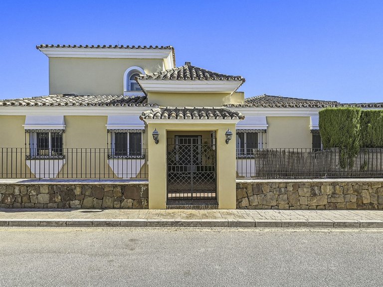 Villa for Sale in Bahía De Marbella, Malaga 1