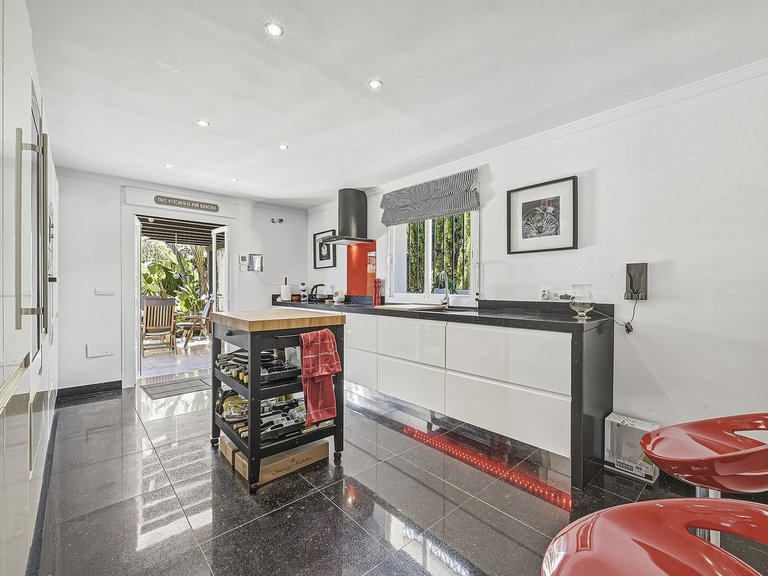 Villa for Sale in Bahía De Marbella, Malaga 15