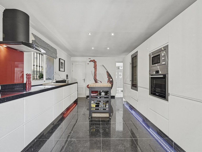 Villa for Sale in Bahía De Marbella, Malaga 16