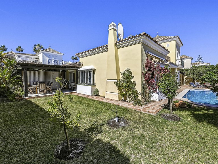 Villa for Sale in Bahía De Marbella, Malaga 19