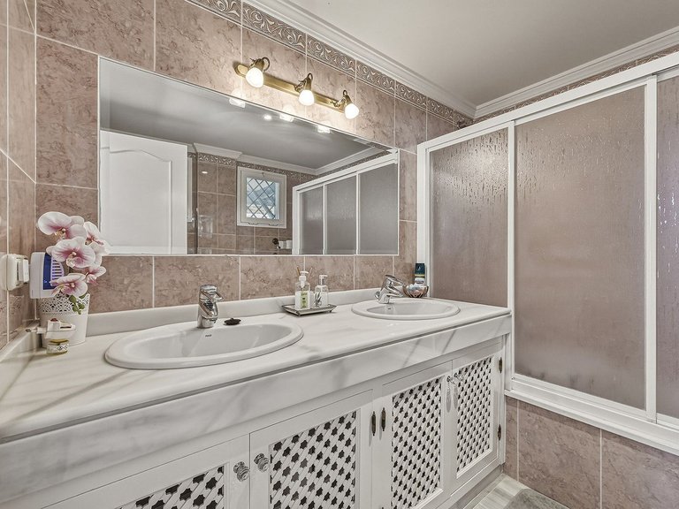 Villa for Sale in Bahía De Marbella, Malaga 27