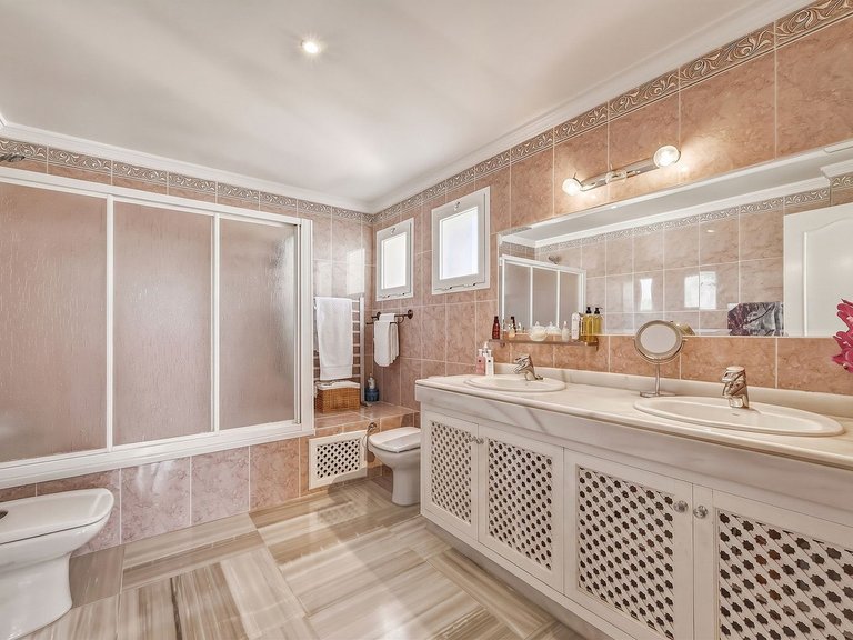 Villa for Sale in Bahía De Marbella, Malaga 36