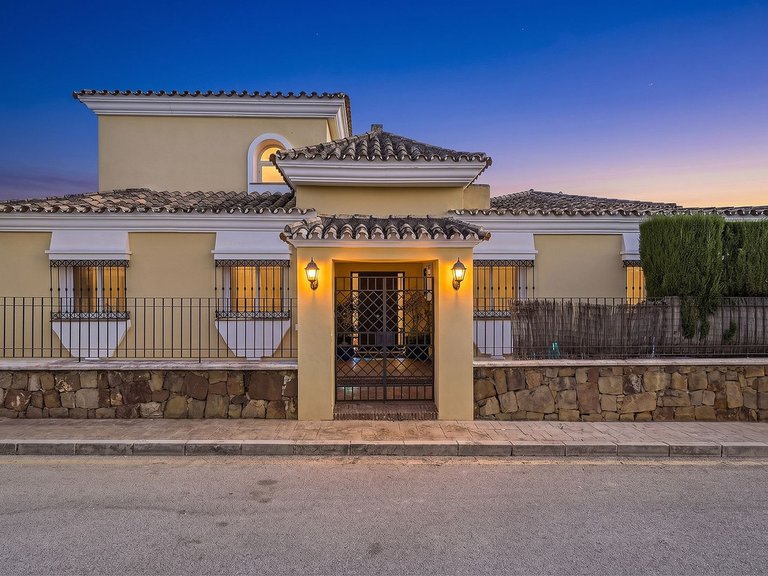 Villa for Sale in Bahía De Marbella, Malaga 37
