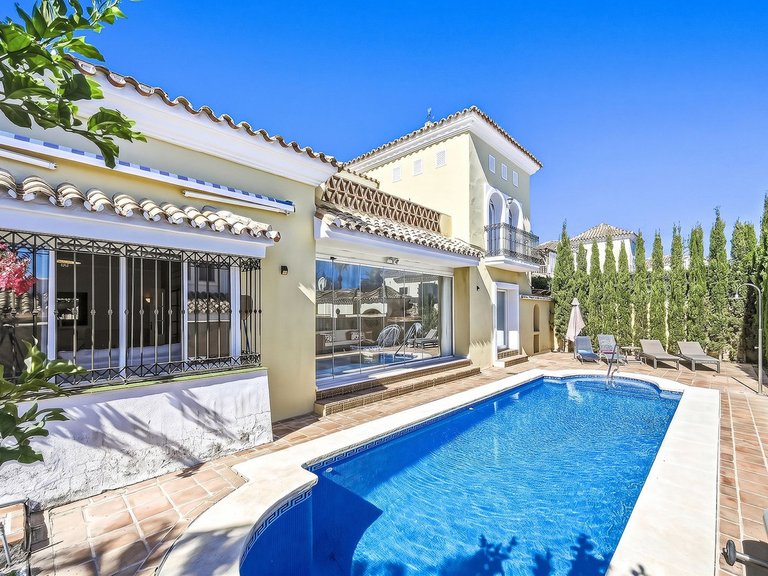 Villa for Sale in Bahía De Marbella, Malaga 4
