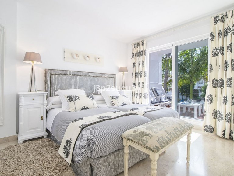 Villa for Sale in Nueva Andalucía, Malaga 18