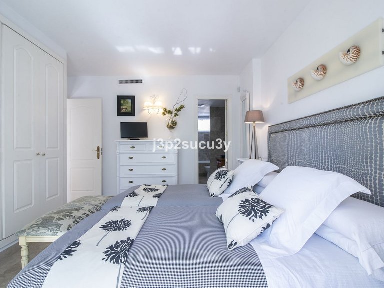 Villa for Sale in Nueva Andalucía, Malaga 19