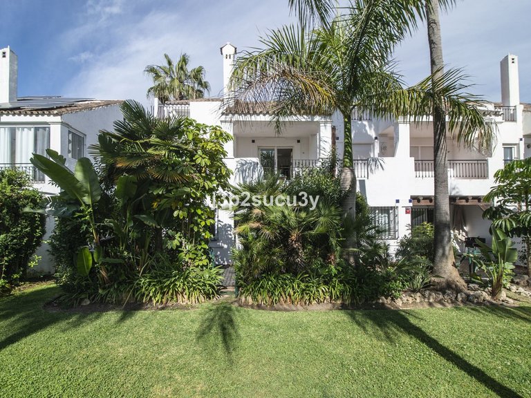 Villa for Sale in Nueva Andalucía, Malaga 2