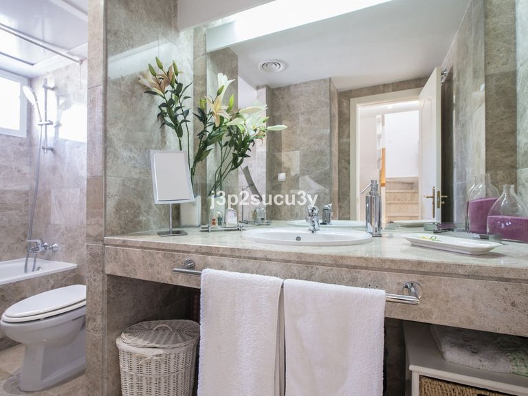 Villa for Sale in Nueva Andalucía, Malaga 27