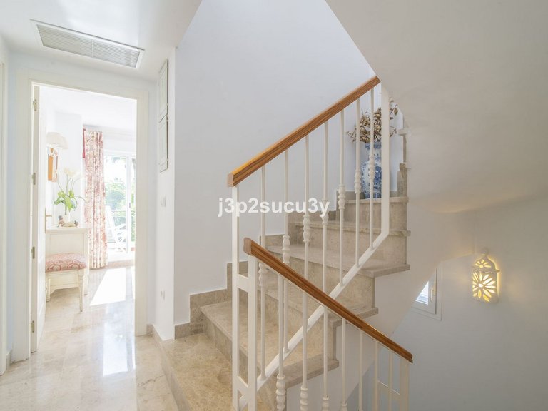 Villa for Sale in Nueva Andalucía, Malaga 29