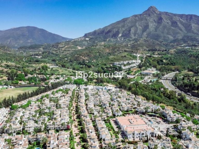 Villa for Sale in Nueva Andalucía, Malaga 38