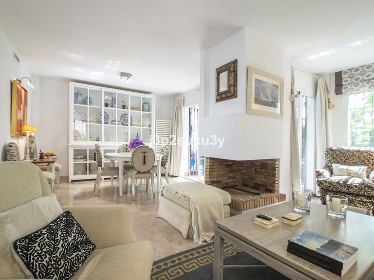 Villa for Sale in Nueva Andalucía, Malaga 6