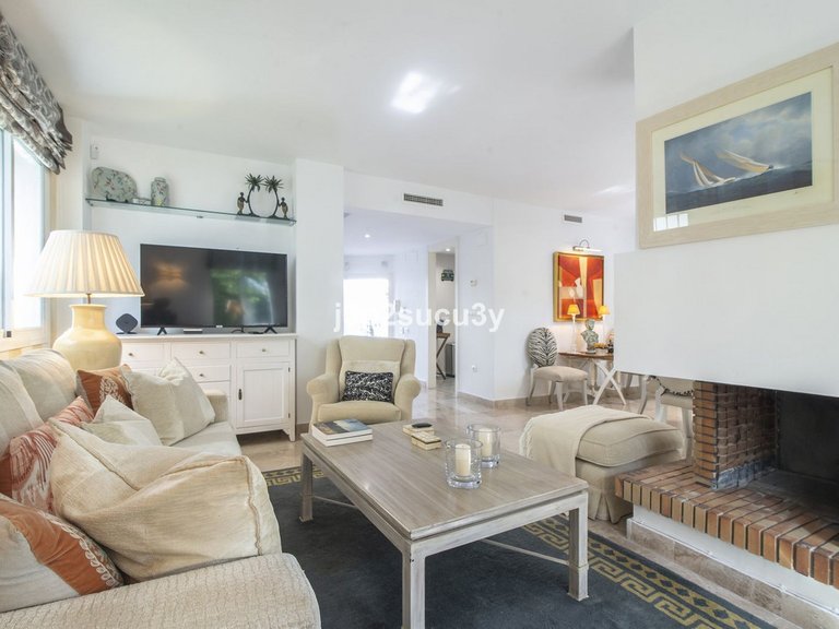Villa for Sale in Nueva Andalucía, Malaga 8