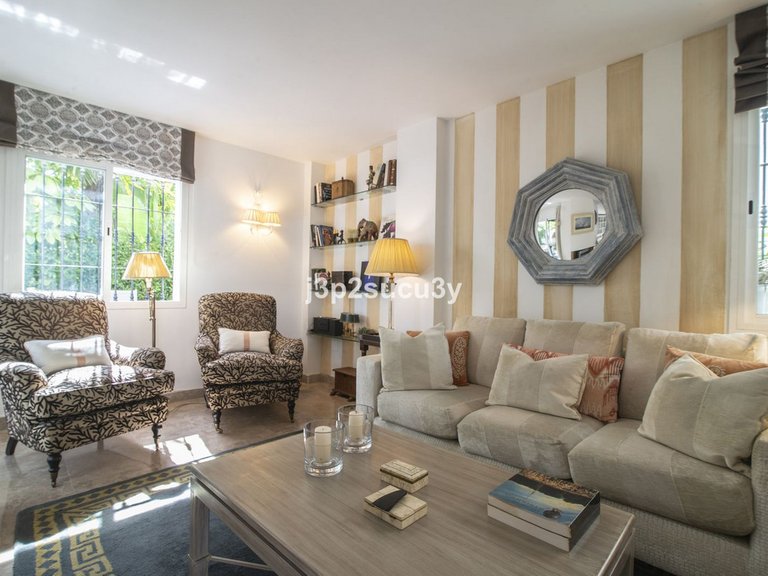 Villa for Sale in Nueva Andalucía, Malaga 9