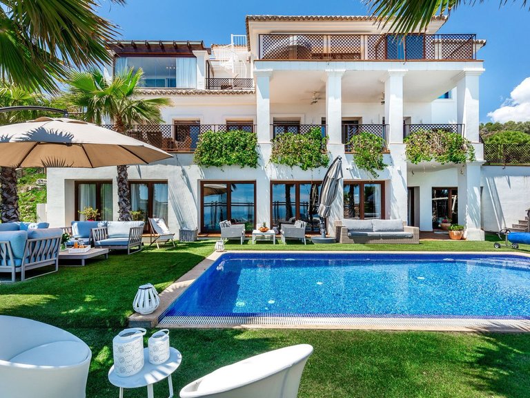 Villa for Sale in Benahavís, Malaga 1