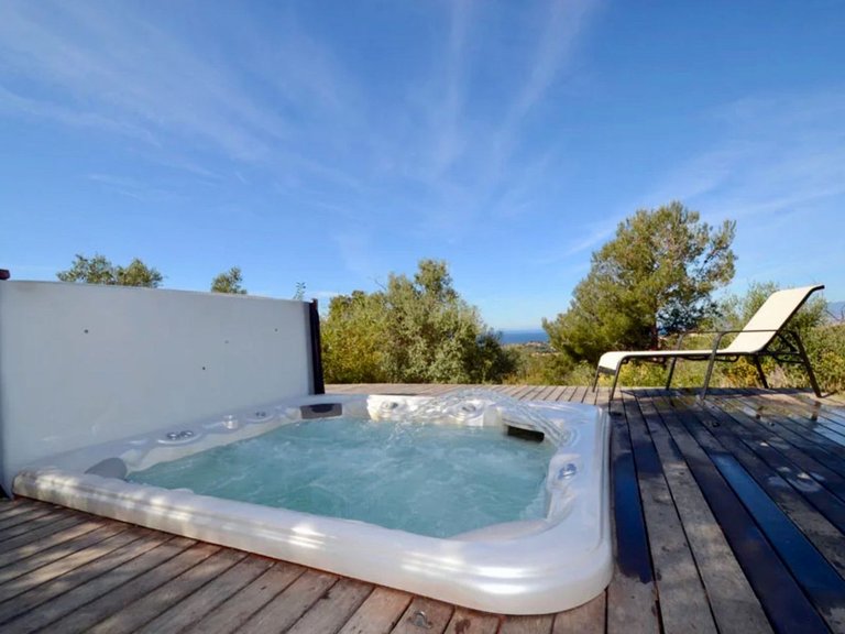 Villa for Sale in El Rosario, Malaga 11