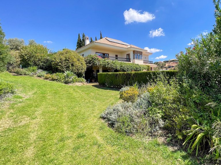 Villa for Sale in El Rosario, Malaga 29