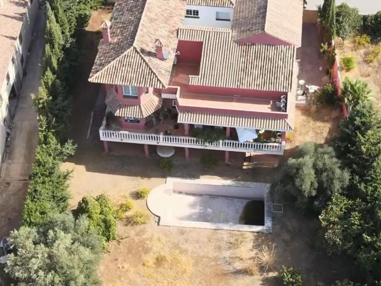 Villa for Sale in New Golden Mile, Malaga 15