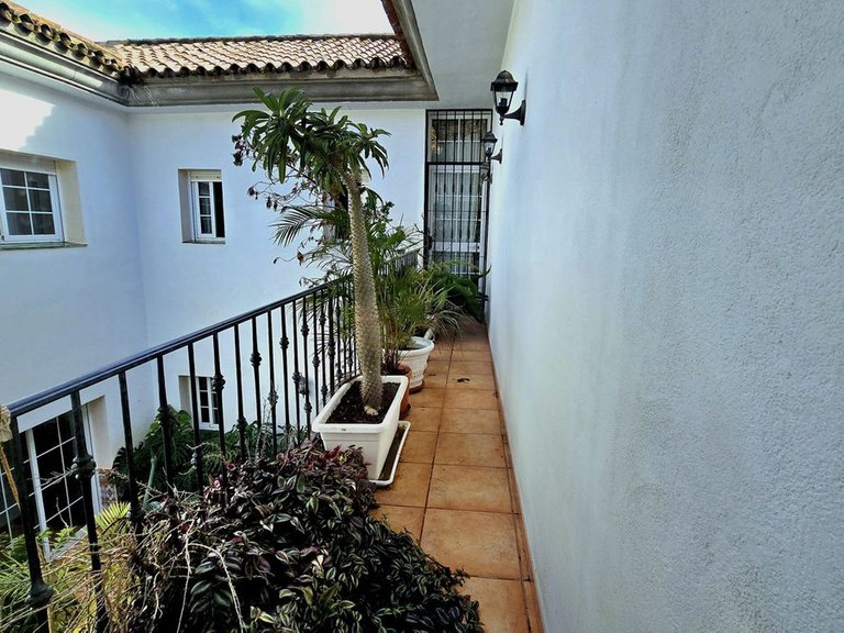 Villa for Sale in New Golden Mile, Malaga 23