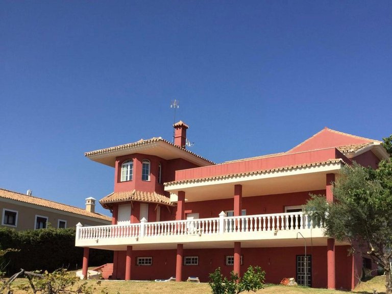 Villa for Sale in New Golden Mile, Malaga 3