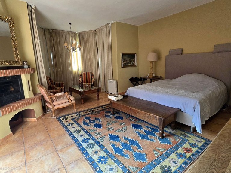 Villa for Sale in New Golden Mile, Malaga 8