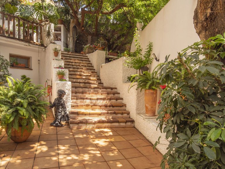 Villa for Sale in Monte Sancha, Malaga 5