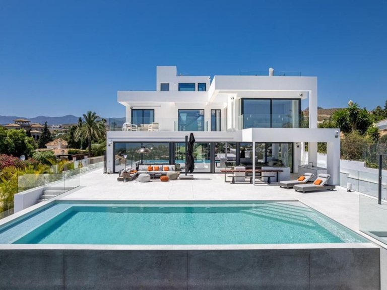 Villa for Sale in Benahavís, Malaga 1