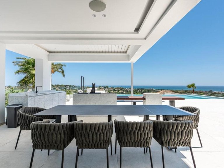 Villa for Sale in Benahavís, Malaga 11
