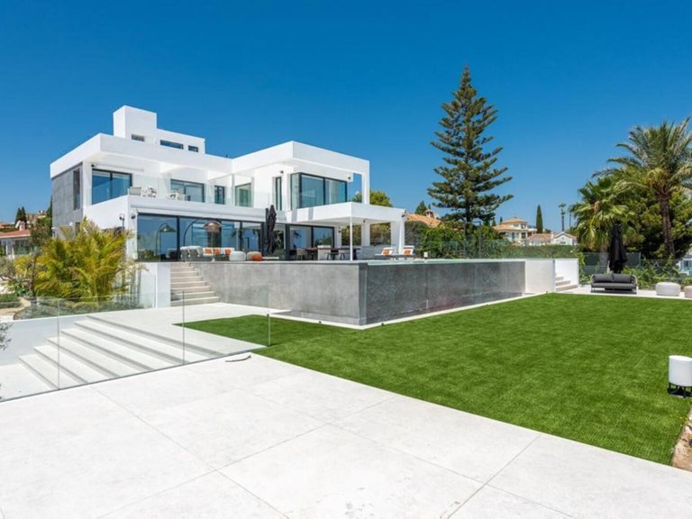 Villa for Sale in Benahavís, Malaga 2