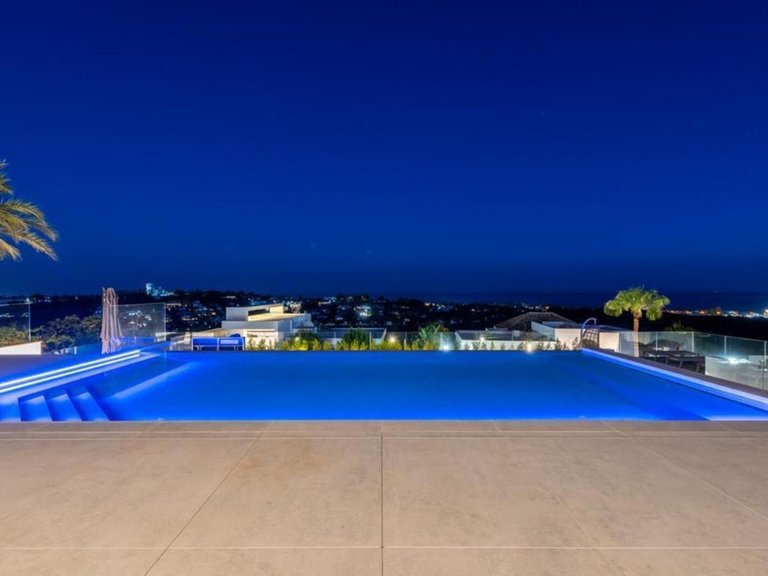 Villa for Sale in Benahavís, Malaga 31