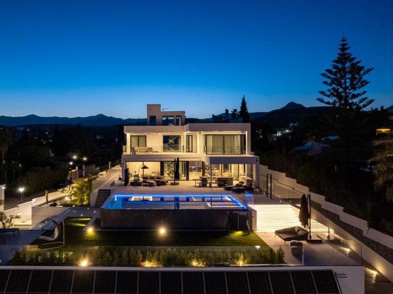 Villa for Sale in Benahavís, Malaga 38
