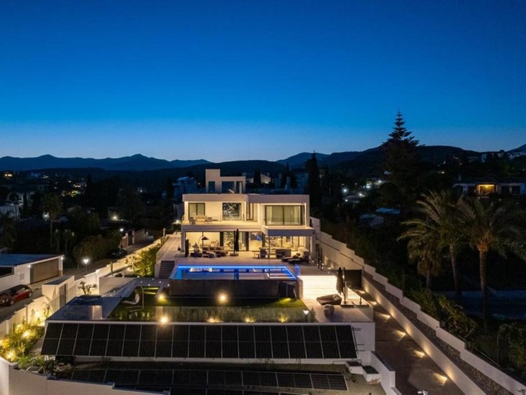 Villa for Sale in Benahavís, Malaga 43