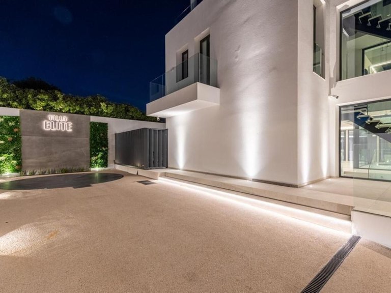 Villa for Sale in Benahavís, Malaga 44