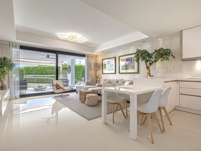 Apartment for Sale in Atalaya, Malaga 10
