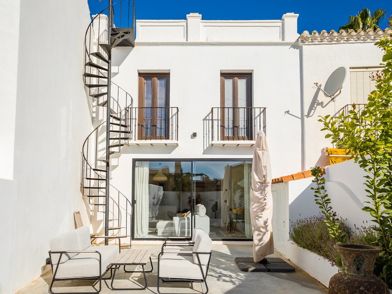 Villa for Sale in Nueva Andalucía, Malaga 1