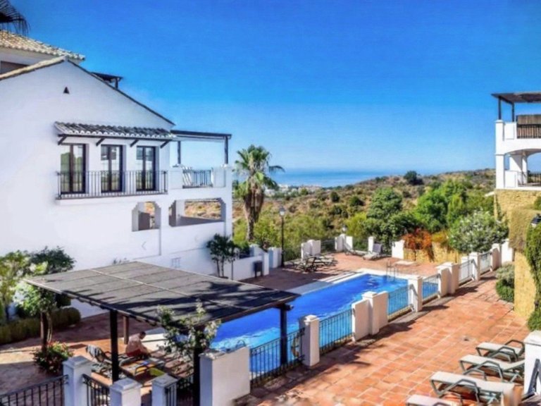 Apartment for Sale in Altos De Los Monteros, Malaga 1