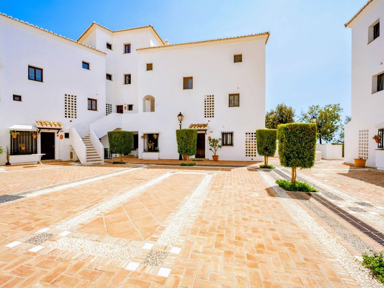 Apartment for Sale in Altos De Los Monteros, Malaga 37