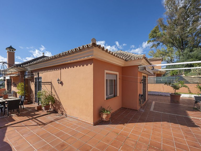 Villa for Sale in La Quinta, Malaga 1