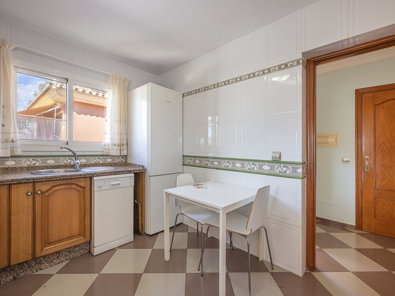 Villa for Sale in La Quinta, Malaga 16