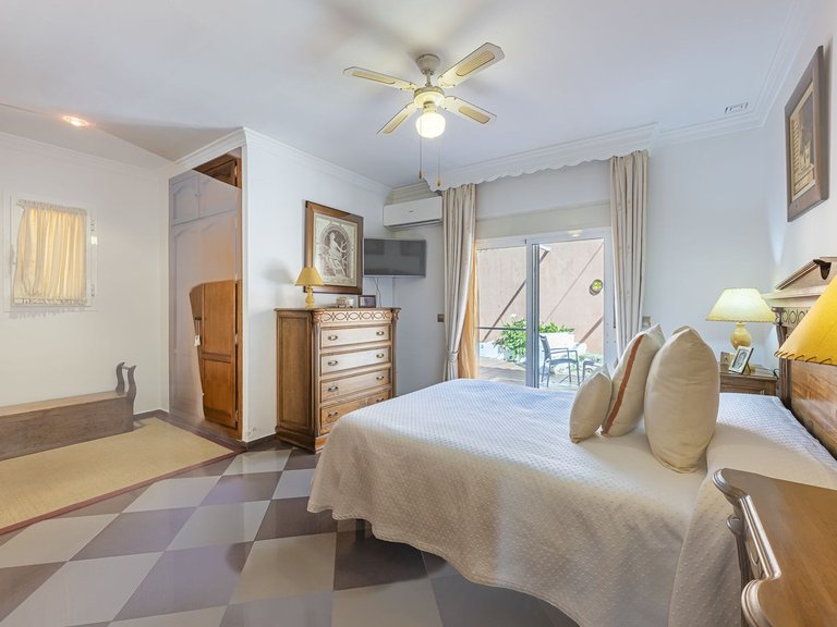 Villa for Sale in La Quinta, Malaga 17