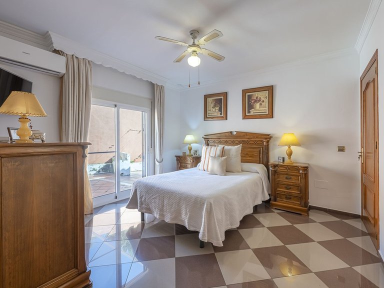 Villa for Sale in La Quinta, Malaga 18