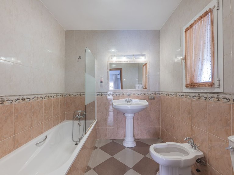 Villa for Sale in La Quinta, Malaga 20