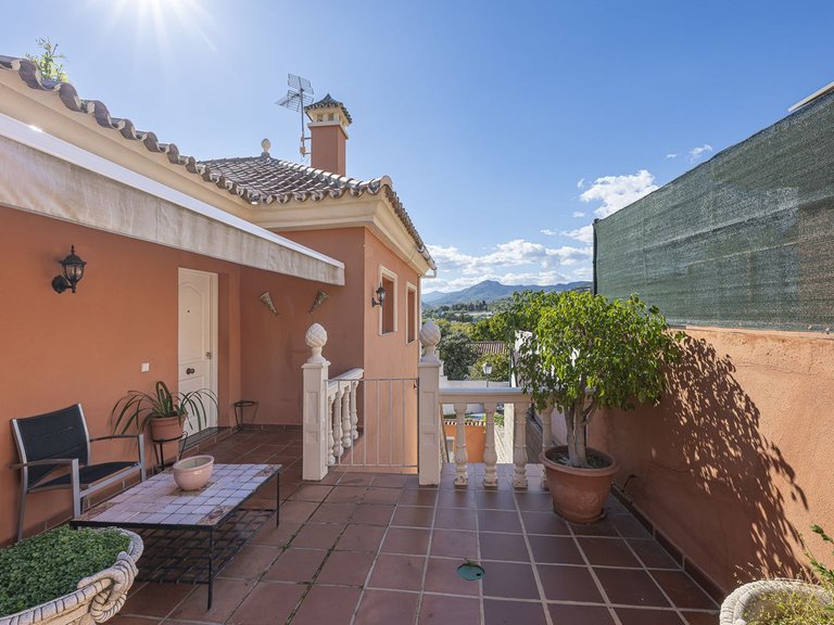 Villa for Sale in La Quinta, Malaga 4
