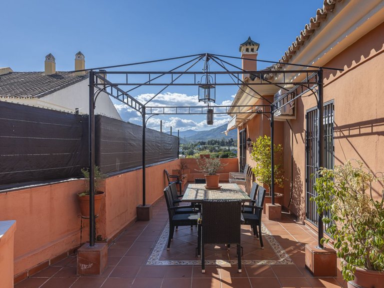 Villa for Sale in La Quinta, Malaga 5