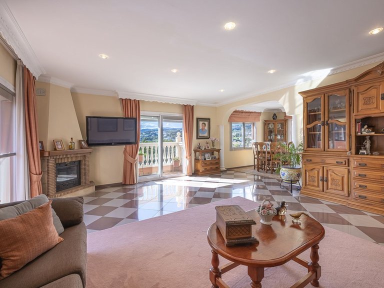 Villa for Sale in La Quinta, Malaga 9
