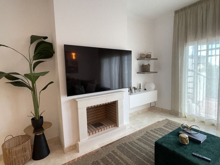 Apartment for Sale in El Paraiso, Malaga 7
