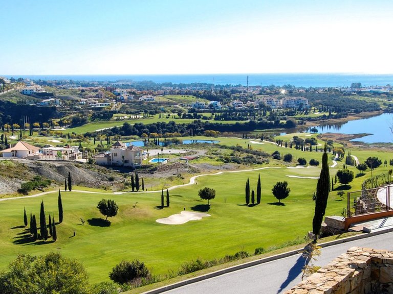 Apartment for Sale in Los Flamingos, Malaga 3